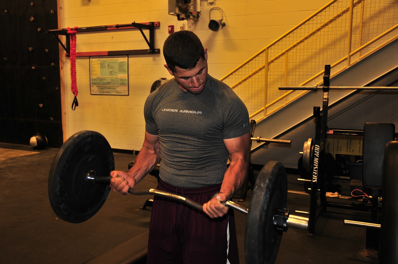 Trening siłowy dla mężczyzn: budowanie masy mięśniowej i siły